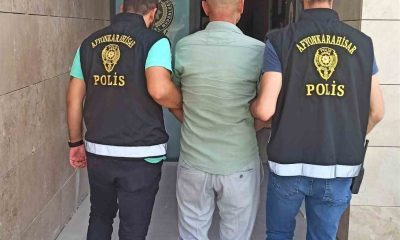 Afyonkarahisar’da cebir, tehdit veya hile kullanarak kişiyi hürriyetinden yoksun kılma suçundan aranan şahıs yakalandı