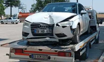 Duvara çarpan otomobilde biri çocuk 2 kişi yaralandı