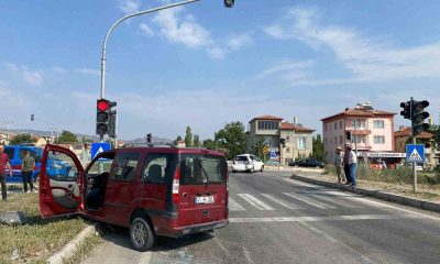 Afyonkarahisar’da kaza: 4 kişi yaralandı