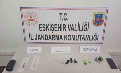 Satmak için ilçeye götürdüğü uyuşturucu madde ile birlikte jandarmaya yakalandı