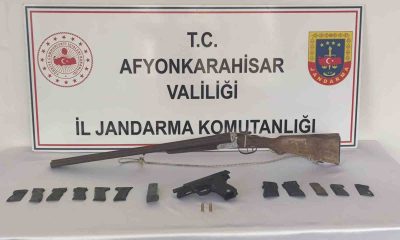 Köydeki evine silah imalathanesi kurdu