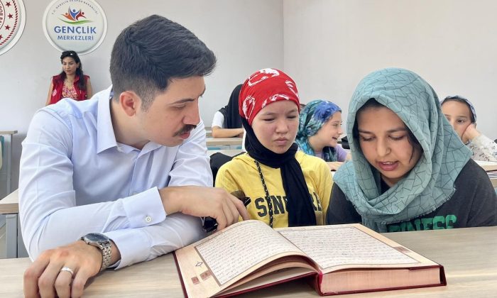 Kaymakam Kahraman’dan Kur’an Kurslarına ziyaret