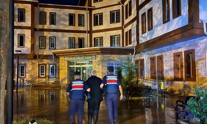 Dolandırıcılık suçundan aranan şahsı jandarma gece yakaladı