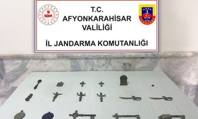 Taş toplarken bulduğu tarihi eserleri jandarmaya teslim etti