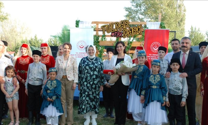 Huzurevi sakinleri ve çocuklar Emine Erdoğan’ın öncülüğünde ağırlanan savaş mağduru çocuklarla buluştu