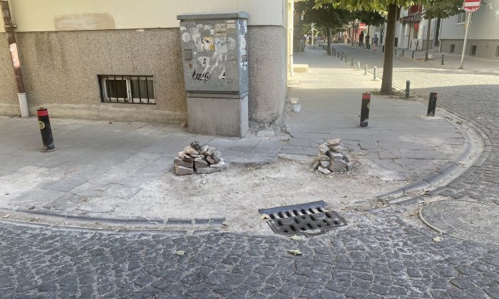 Mahalleli sürekli kırılan dubalarla ilgili çözümü kendi üretti