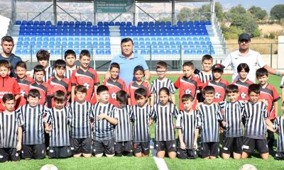 Başkan Koca, futbol okulunun minik futbolcularıyla bir araya geldi