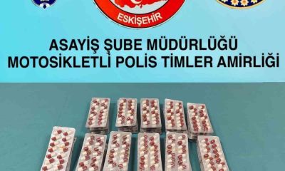 Kontrol amaçlı durdurulan araçtan 885 adet sentetik hap ele geçirildi