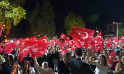 Bilecik’te binlerce kişi fener alayında tek yürek oldu