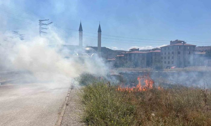 Boş arazide çıkan yangın kontrol altına alındı