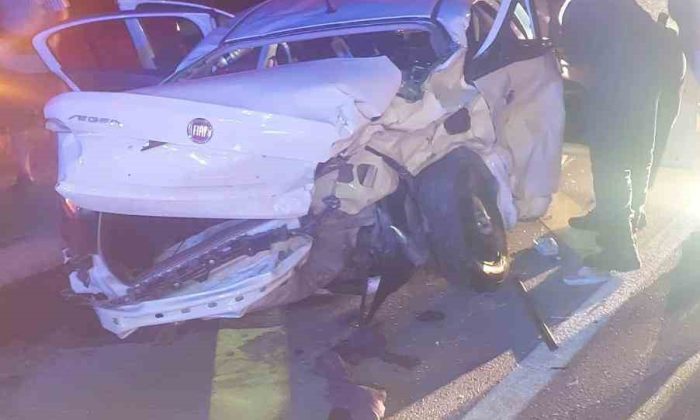 İki otomobilin çarpıştığı kazada 1 kişi öldü, 5 kişi yaralandı