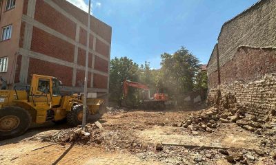 Bozüyük’te  metruk binalar yıkılıyor