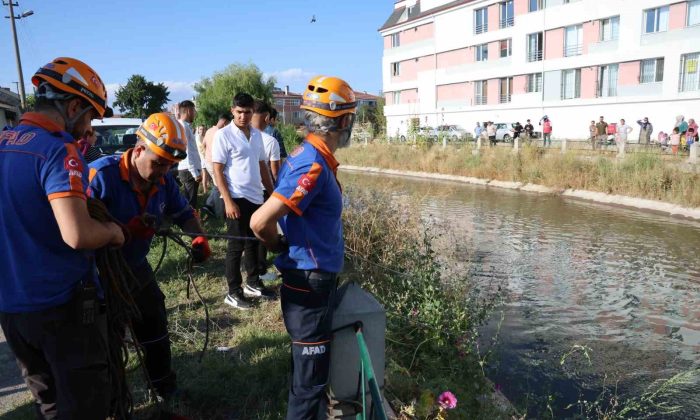 Suya düşen yabancı uyruklu çocuğu kurtaran şahıs akıntıya kapılarak kayboldu