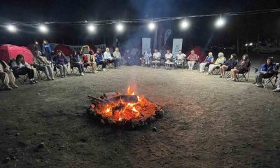 Gençler, kamp ateşinin başında buluştular