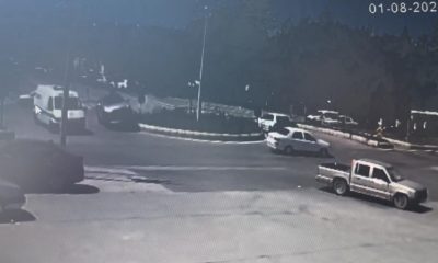 Önce otomobile, sonra cenaze aracına çarpan araç lastikçiye girdi: 1 yaralı