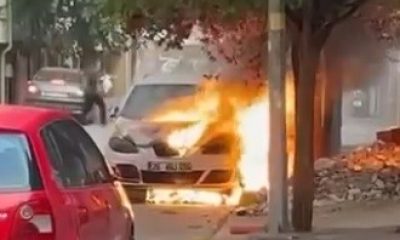 Park halindeki araç alevlere teslim oldu