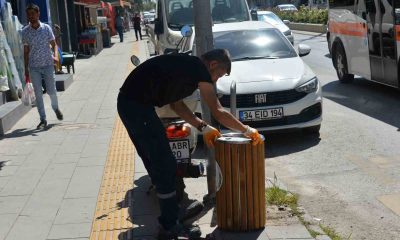 Bozüyük’te ana cadde üzerindeki çöp kovaları yenilendi