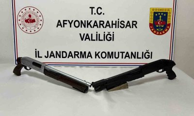 Asker eğlenesinde havaya ateş ederken yakalandılar