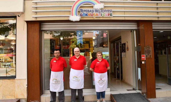 Özel bireyler gökkuşağı kafelerde çok mutlu