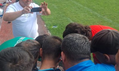 Hakem cep telefonu videosunu kullanarak VAR’a gitti; pozisyona penaltı verdi