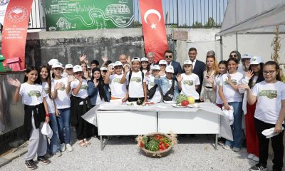 Öğrenciler ektiklerini hasat etti