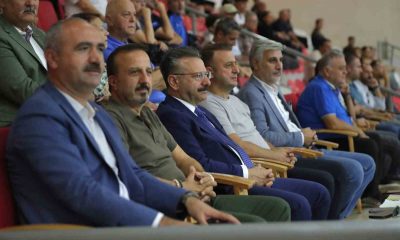 Vali Aksoy, hentol müsabasını seyredip tekvando antrenmanını ziyaret etti