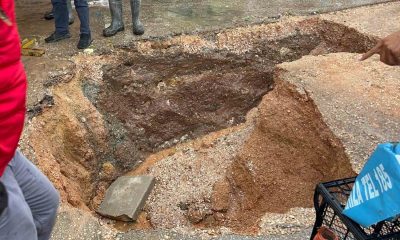 Semt pazarı içerisindeki yol çöktü: 2 metre derinliğinde çukur oluştu