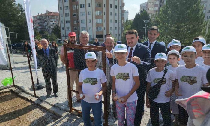 Kütahya’da ’Okuldaki çiftlik’ projesi ile hasat heyecanı yaşandı