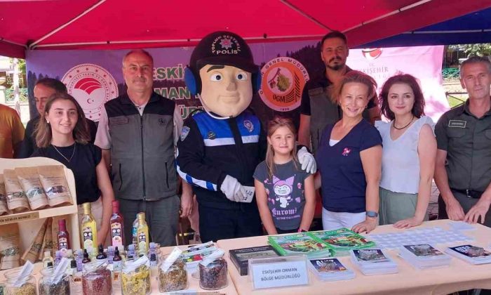 Polis ekipleri Halk Sağlığı Sokak Etkinliği’nde vatandaşları bilgilendirdi