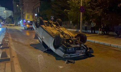 Virajda takla atan otomobildeki çift yaralandı
