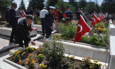 Eskişehir’in işgalden kurtuluşunun 102’nci yılında şehit kabirleri ziyaret edildi