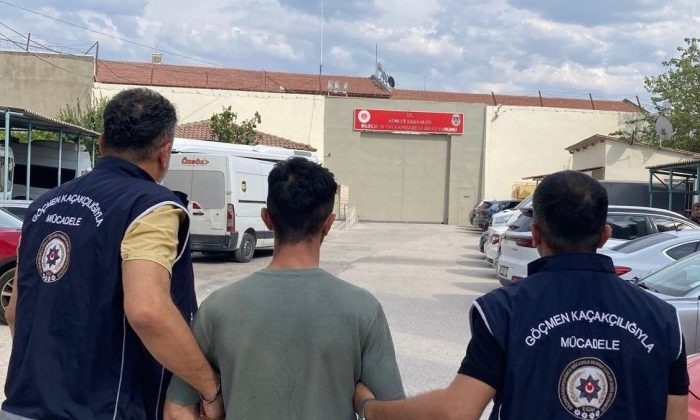Hapis cezasıyla aranan zanlı kardeşine ait kimlikle yakalandı