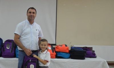 Beylikova’da öğrencilere kırtasiye seti ve çanta desteği