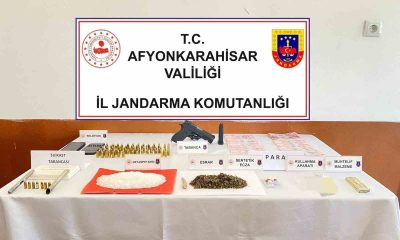 Uyuşturucu satmak isteyen şahıslar suikast silahıyla yakalandı