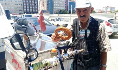 ’Simitçi Salim’ el arabasıyla her gün binlerce adım atıyor