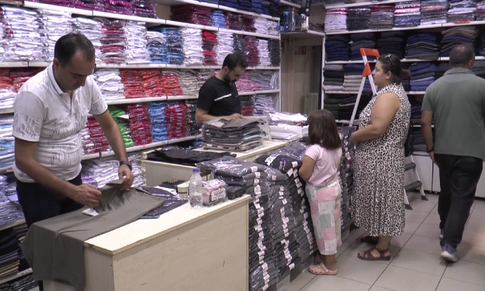 Ailelerin okul forması alışverişi başladı