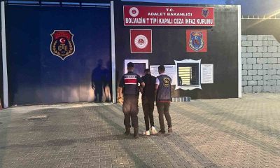 Hırsızlık suçundan aranan şahsı jandarma yakaladı