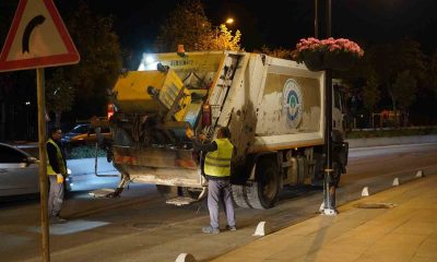Toplanmayan çöpler için Bilecik Belediyesi çalışanları sahaya indi