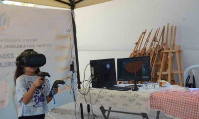 Bilecik’te çocuklar sanal gerçeklik gözlüğü ile Güneş sistemini gezdi