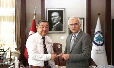 ESVAK’tan ESOGÜ Rektörü Prof. Dr. Kamil Çolak’a plaket takdimi