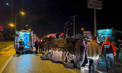 Otomobil ile kamyonetin çarpıştığı kazada 3 kişi yaralandı