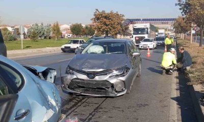 Eskişehir’de 3 aracın karıştığı zincirleme kazada 1 kişi yaralandı