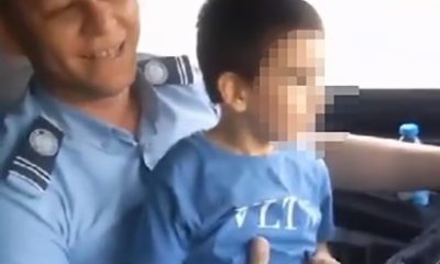 Otobüs şoförü kucağında çocukla yoluna devam etti