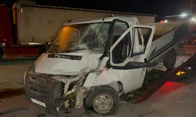Park halindeki tıra çarpan kamyonetin 1.88 promil alkollü sürücüsü yaralandı