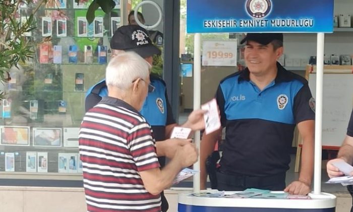 Polis ekipleri bin 635 vatandaşı hırsızlık ve dolandırıcılıkla ilgili bilgilendirdi