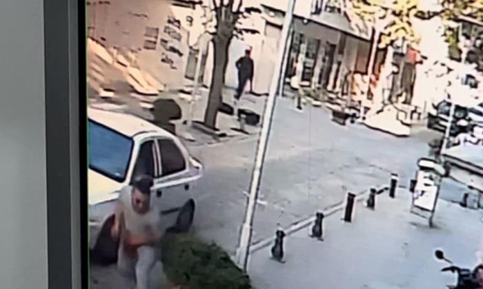 Pompalı tüfekle 1 kişiyi ağır yaralayan şüphelinin kaçtığı anlar kamerada