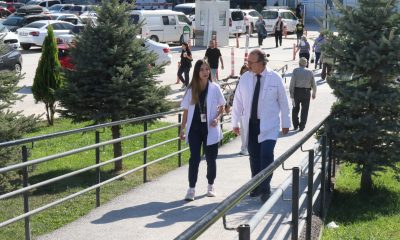 Baba kız aynı hastanede şifa dağıtıyor (Video Haber)