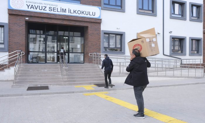 ETO’dan 625 Öğrenciye Kışlık Ayakkabı Yardımı