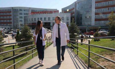 Baba kız aynı hastanede şifa dağıtıyor