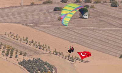 Bilecik’te 101 yamaç paraşütçüsünden ’Ata’ya Saygı Uçuşu’